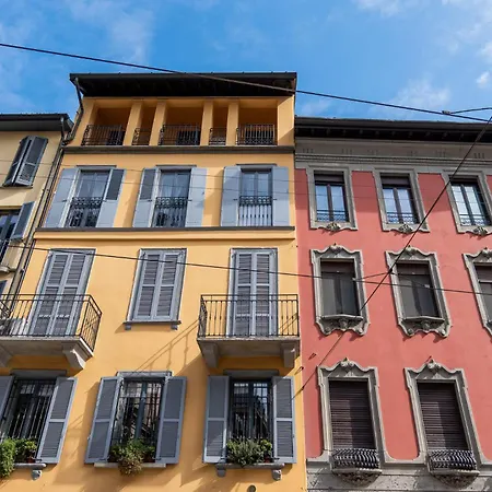 Elegant And Stylish Design In Brera Near The Metro *