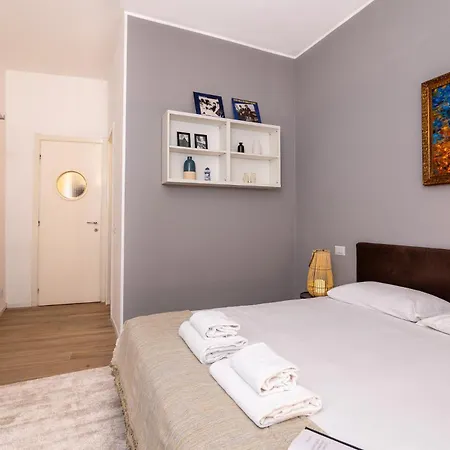 Elegant And Stylish Design In Brera Near The Metro Apartment
