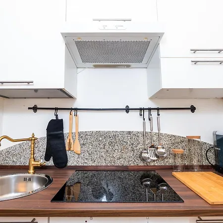 Elegant And Stylish Design In Brera Near The Metro Apartment Milan