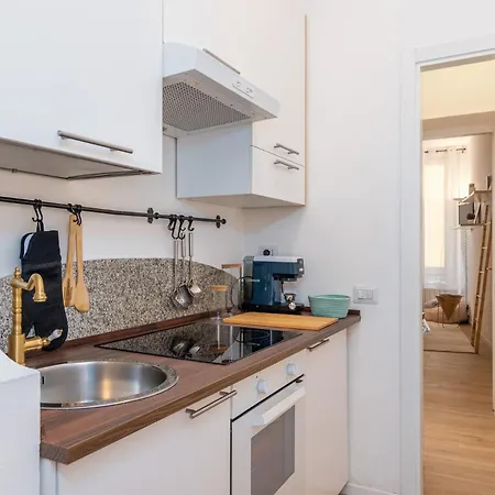 Elegant And Stylish Design In Brera Near The Metro *