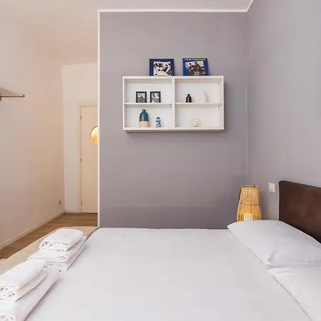 Elegant And Stylish Design In Brera Near The Metro Apartment Milan