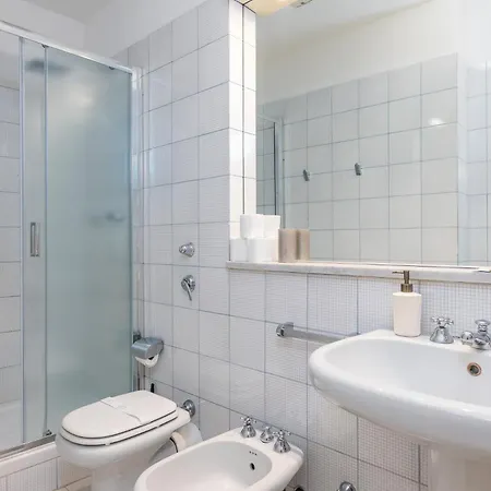 Elegant And Stylish Design In Brera Near The Metro *