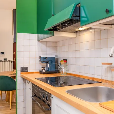 Elegant And Stylish Design In Brera Near The Metro